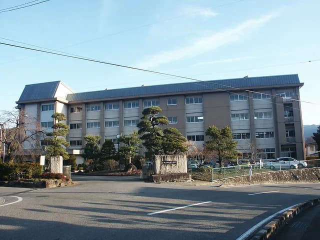 阿智高校の外観