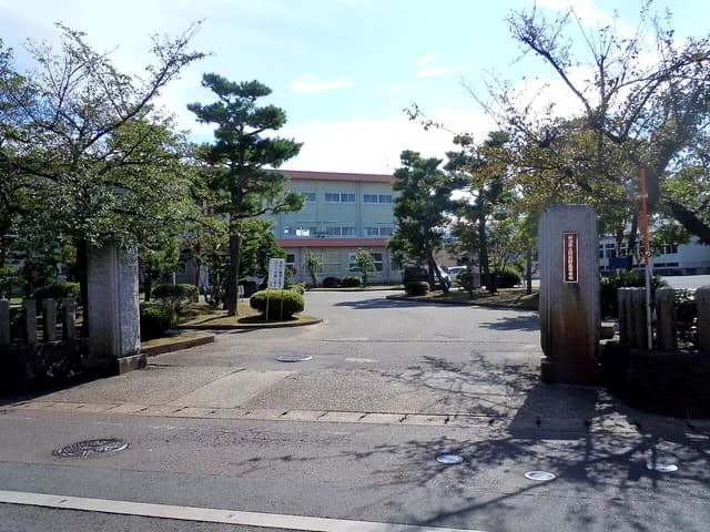阿賀野高校の外観