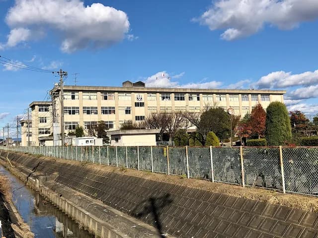 安城南高校の外観