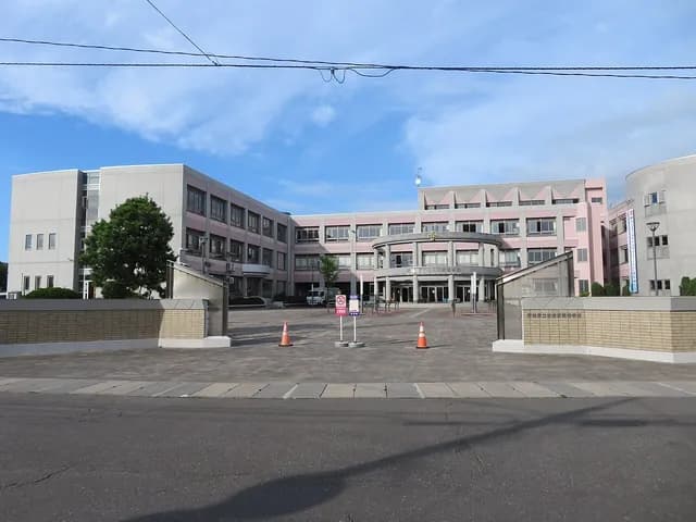 青森東高校の外観