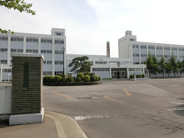 青森南高校の外観