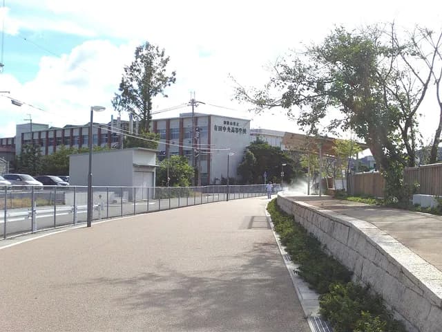 有田中央高校の外観