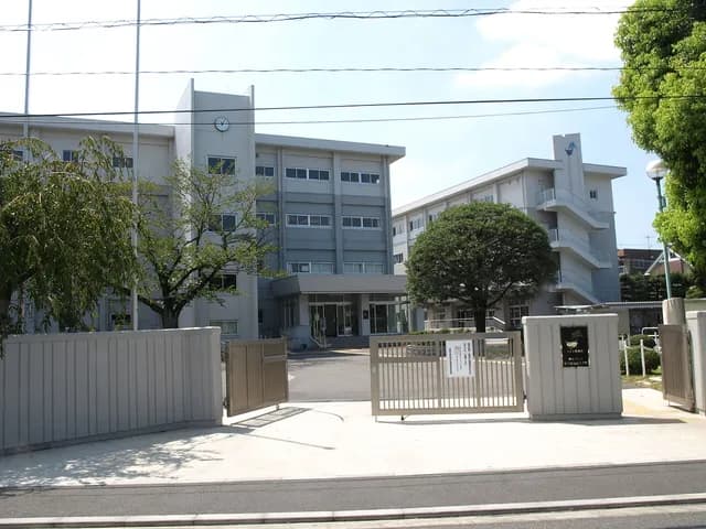 厚木清南高校の外観