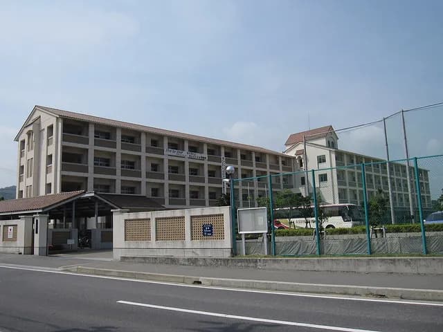 淡路高校の外観