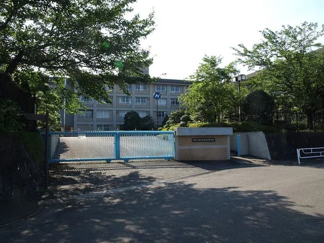 綾瀬西高校の外観