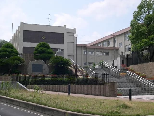 筑紫丘高校の外観