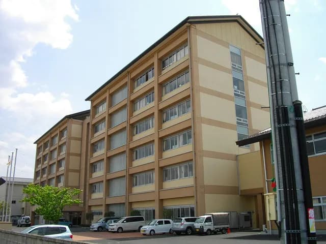 中央中等教育学校の外観