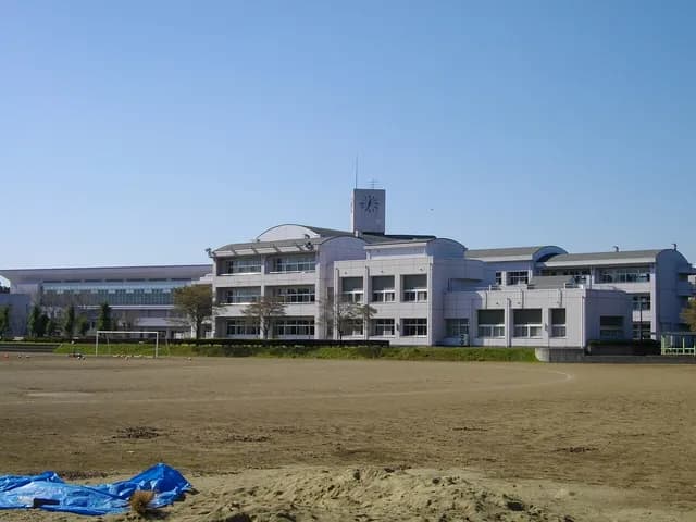 中央高校の外観