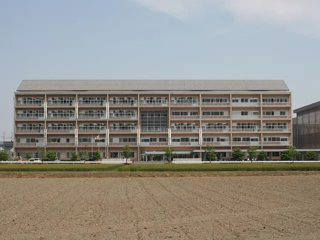 藤岡中央高校の外観