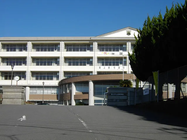 富士市立高校の外観