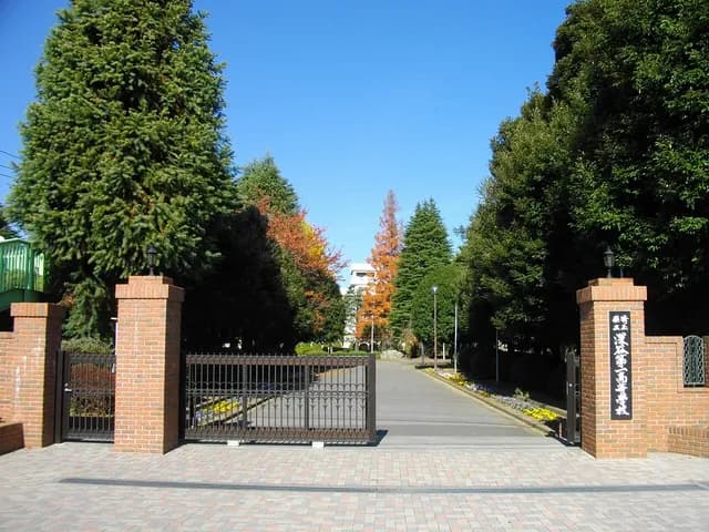 深谷第一高校の外観