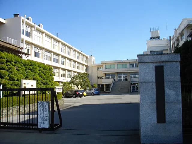 深谷商業高校の外観