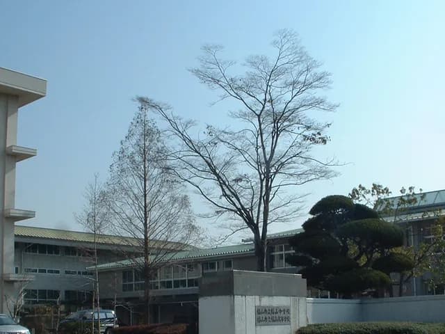福山高校の外観