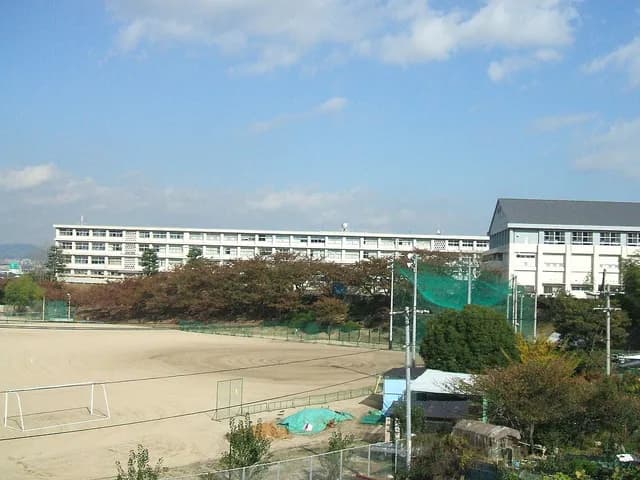 福山商業高校の外観