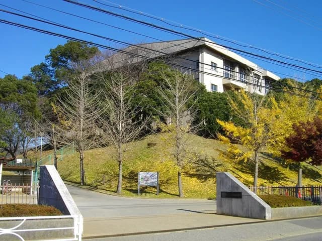 船橋芝山高校の外観