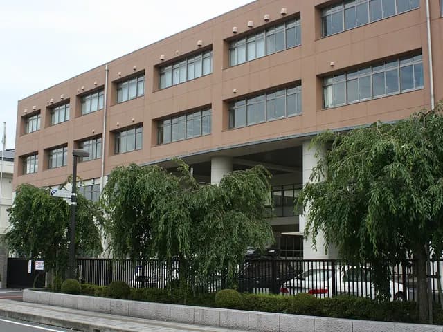 学悠館高校の外観