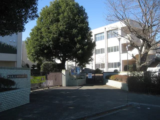 芸術総合高校の外観