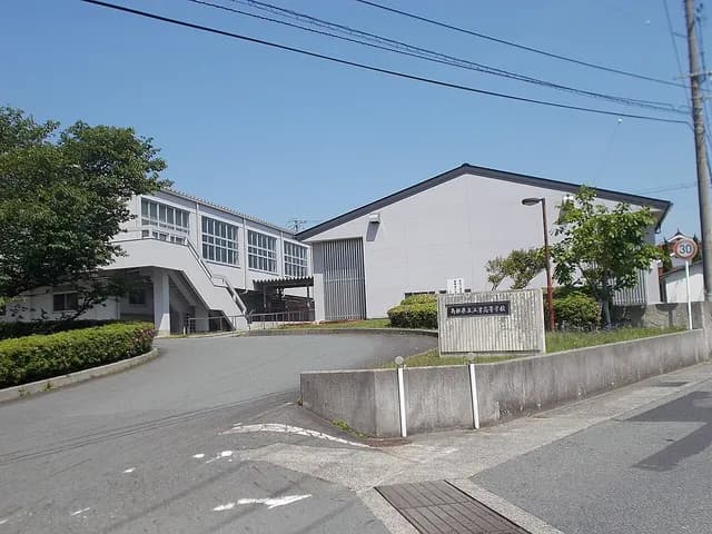 江津高校の外観