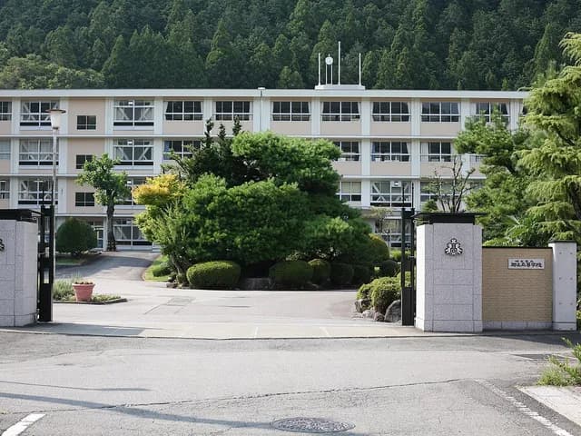郡上高校の外観