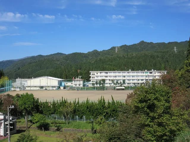 郡上北高校の外観