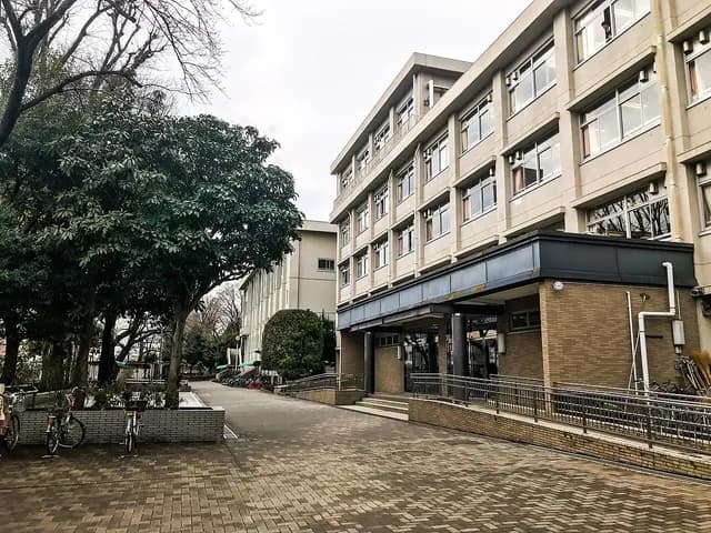 八王子東高校の外観