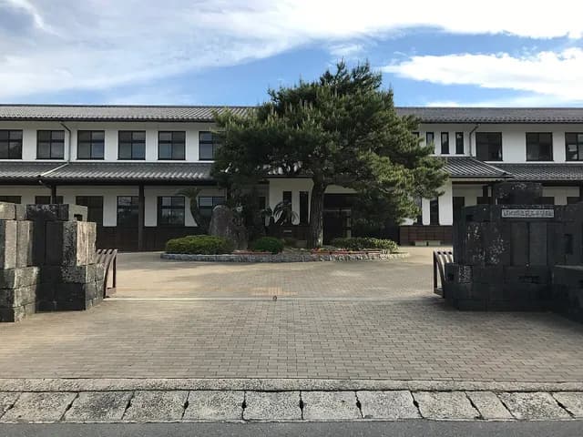 萩高校の外観