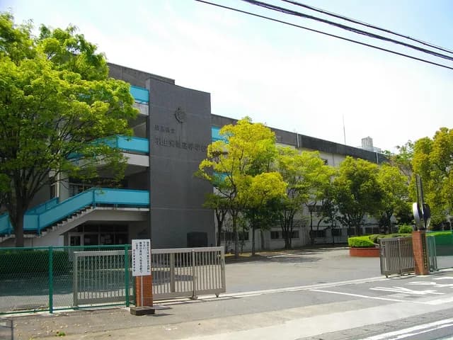 羽生実業高校の外観