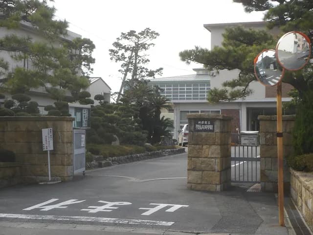 羽島高校の外観