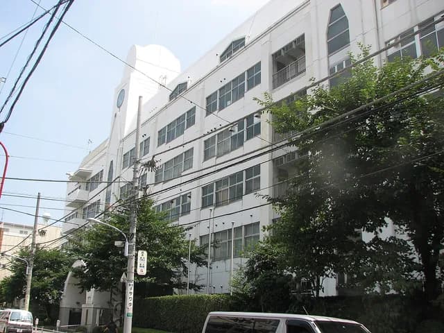 白鴎高校の外観