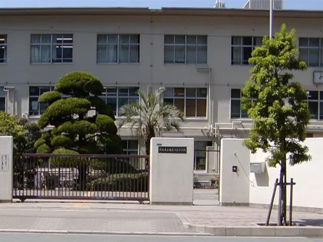 東淀川高校の外観