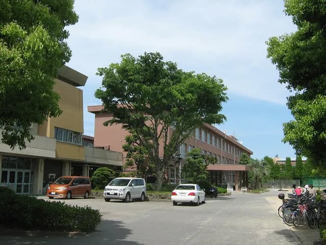 枚方高校の外観