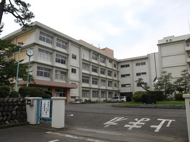 平塚工科高校の外観