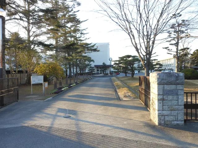 久居農林高校の外観