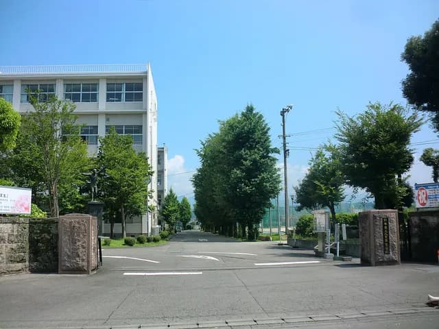 人吉高校の外観