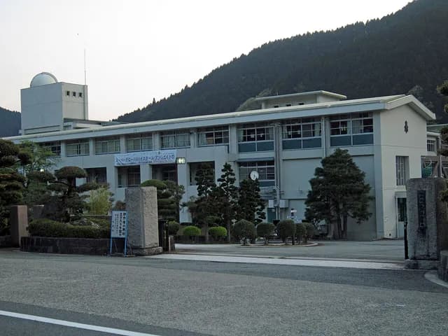 生野高校の外観