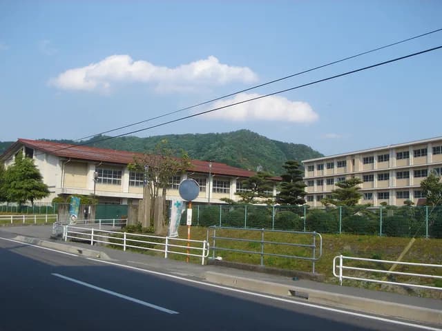 揖斐高校の外観
