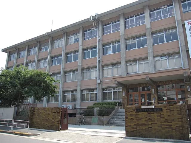 市岡高校の外観