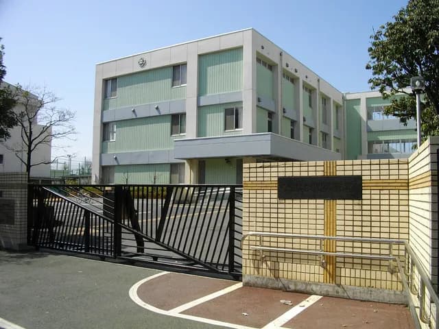 井草高校の外観