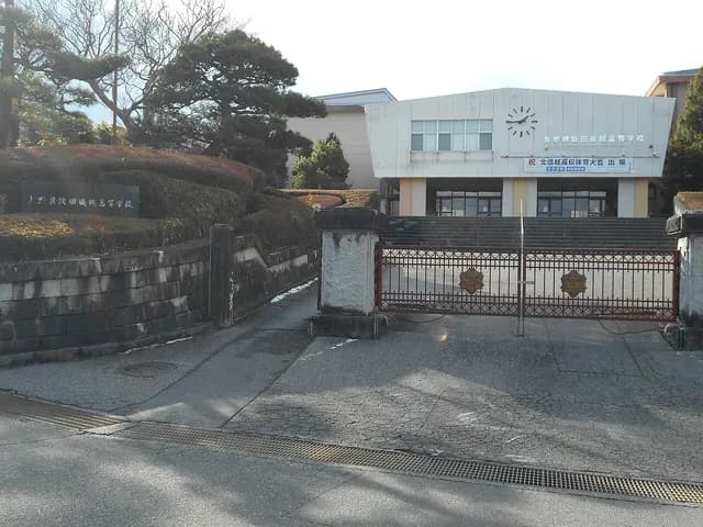 飯田風越高校の外観