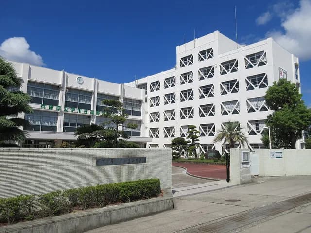 伊川谷高校の外観