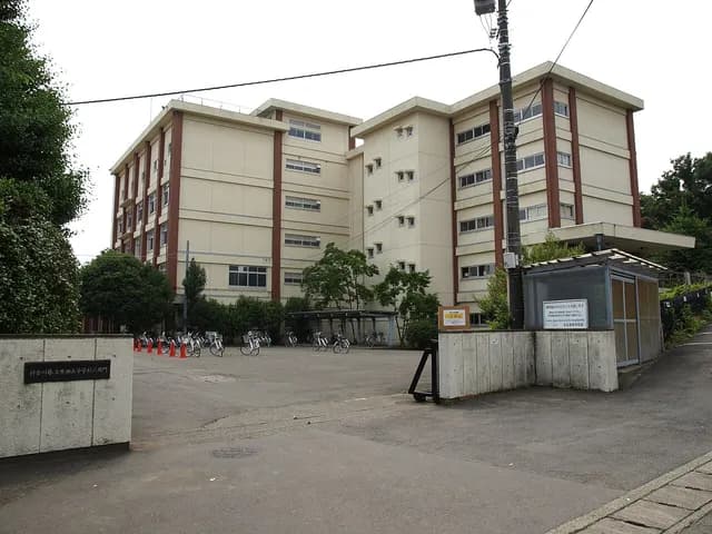 生田高校の外観