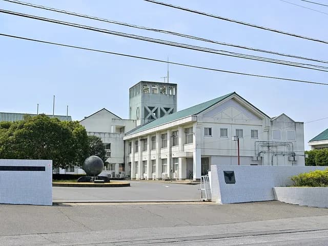 伊奈高校の外観