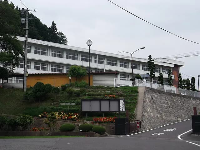 石川高校の外観
