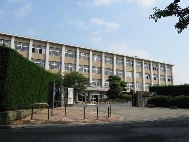 石薬師高校の外観