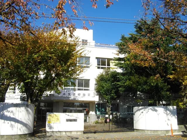 板橋高校の外観