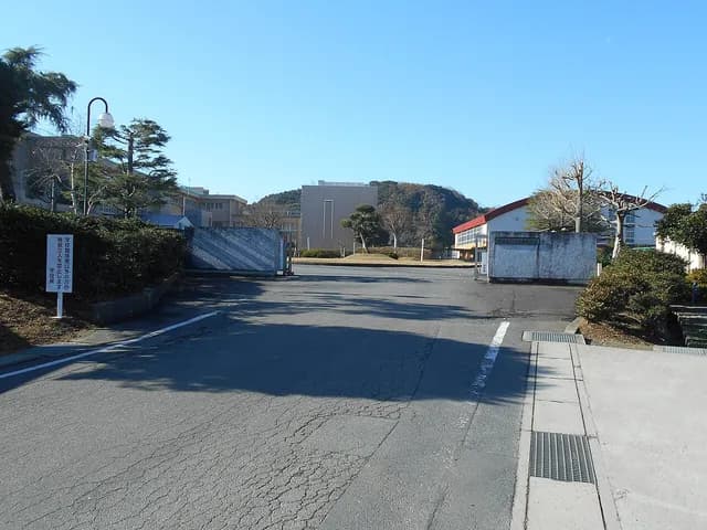 潮来高校の外観