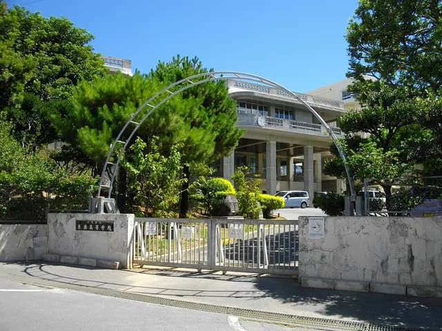糸満高校の外観