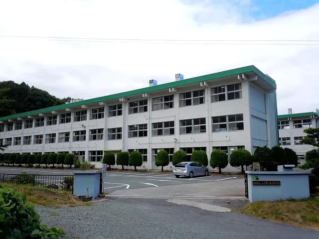 いわき翠の杜高校の外観