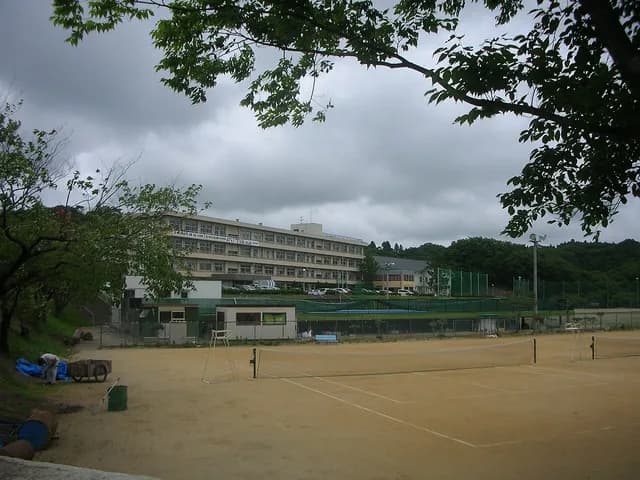 泉松陵高校の外観