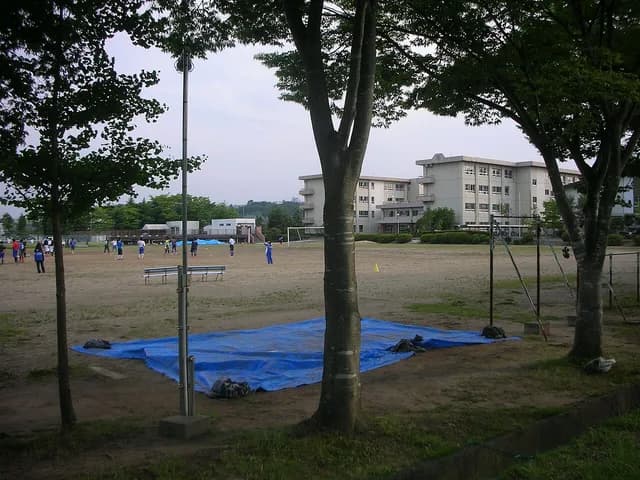 泉館山高校の外観